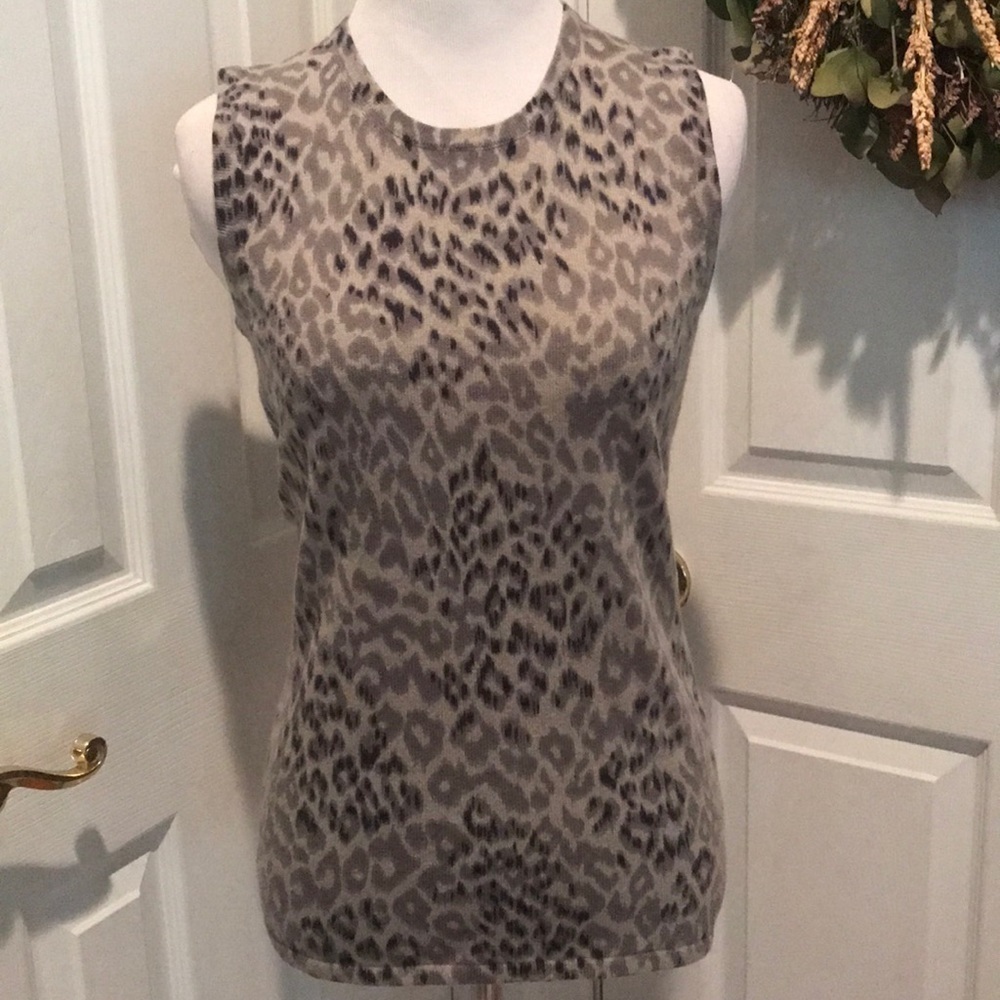 Saks 5th Avenue cashmere sleeveless sweater